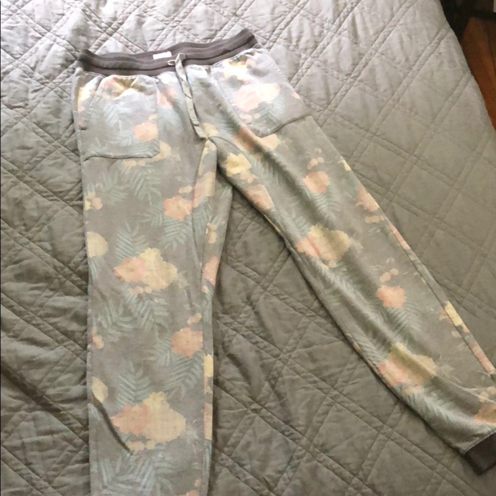 Sweats Size Large L fun print joggers - so comfy!